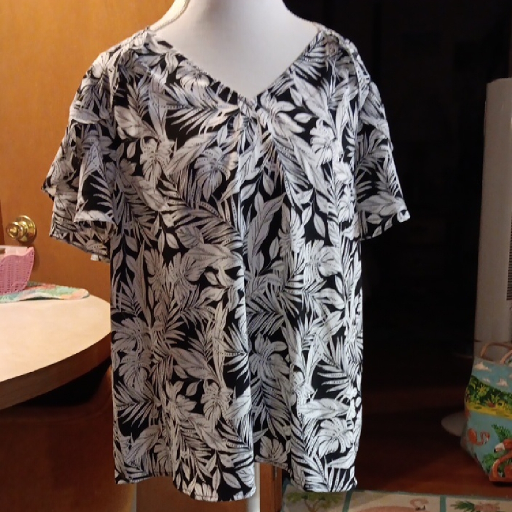 Lane Bryant 14 S/s Tunic Black White Tropical Print.